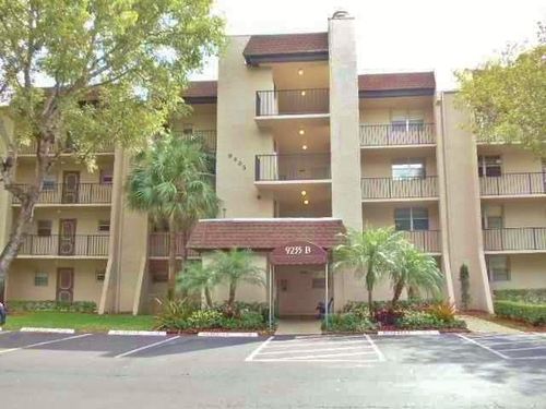 315-9235 Lagoon Pl, Davie, FL, 33324-6718 | Card Image