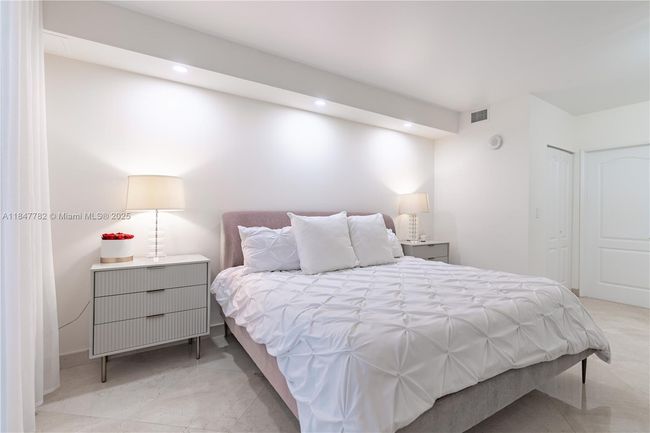 APT-508 - 17555 Atlantic Blvd, Condo with 3 bedrooms, 2 bathrooms and null parking in Sunny Isles Beach FL | Image 9