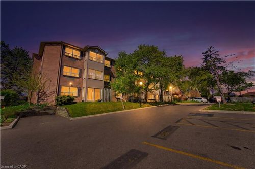 110-30 Hugo Cres, Kitchener, ON, N2M3Z2 | Card Image