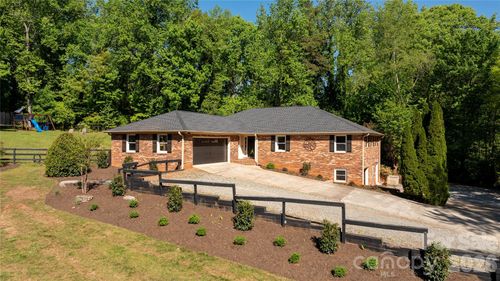 310 Case St, Columbus, NC, 28722-9423 | Card Image