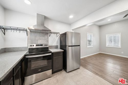 1543 W 23rd Street, Los Angeles, CA, 90007 | Card Image
