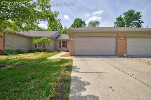 25-3108 Falcon Dr, Burton, MI, 48519-1485 | Card Image