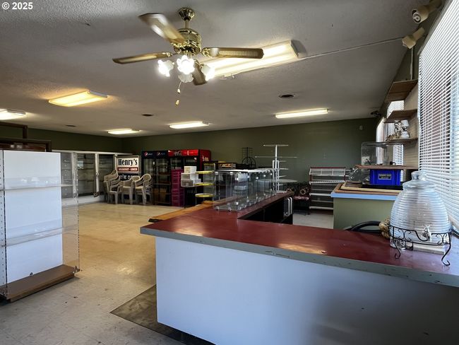 99 3 Rd St, House other with 1 bedrooms, 2 bathrooms and null parking in Maupin OR | Image 11