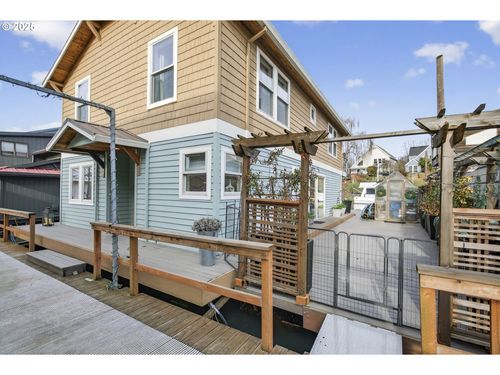 510 N Tomahawk Island Dr, Portland, OR, 97217-8305 | Card Image