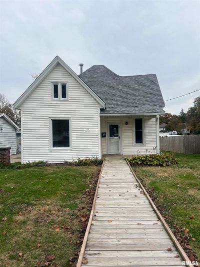 136 Chestnut Street, House other with 2 bedrooms, 1 bathrooms and null parking in Jacksonville IL | Image 2