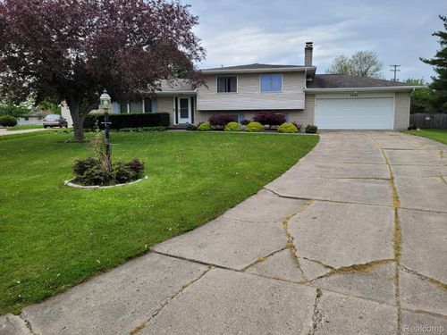 5523 Jerome Ln, Grand Blanc, MI, 48439-5113 | Card Image