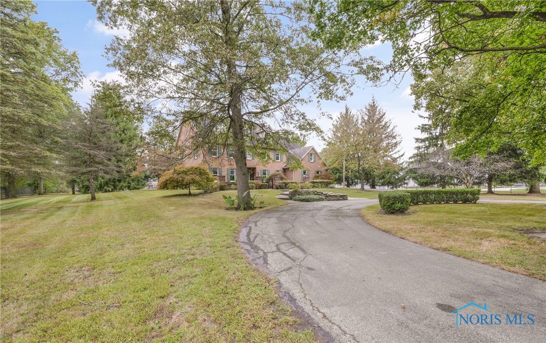 Wentworth St, Holland, OH 43528