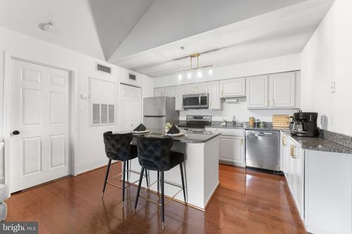 apt-b-3302 Wyndham Cir, ALEXANDRIA, VA, 22302-4327 | Card Image