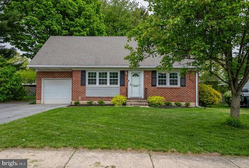 136 Bradley Ave, SINKING SPRING, PA, 19608-1709 | Card Image