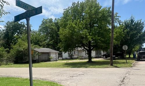 1139 E 2nd St, Cushing, OK, 74023-4138 | Card Image