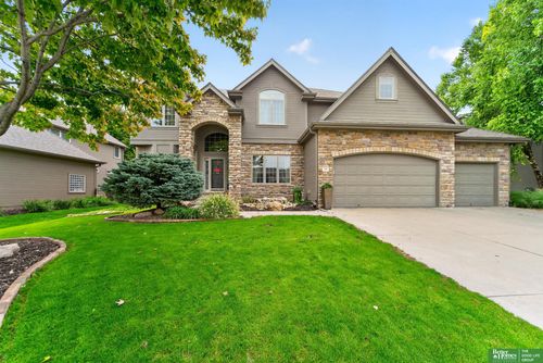 713 S 197 Street, Omaha, NE, 68022 | Card Image