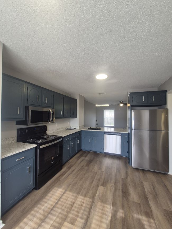 200 Tree Line Dr, Condo with 2 bedrooms, 2 bathrooms and 2 parking in Oak Grove KY | Image 6
