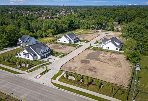 5865 Heights Dr, Sterling Heights, MI, 48314-1710 | Card Image