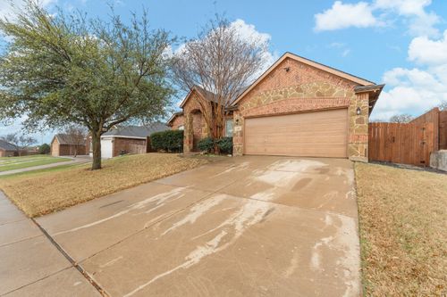 400 Hidden Lake Ct, Burleson, TX, 76028-6044 | Card Image