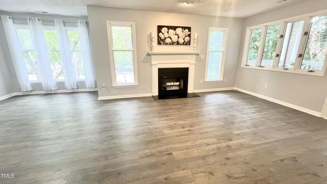 13e family room | Image 12