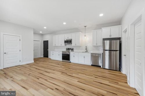 101-515 E Washington Street, CHARLES TOWN, WV, 25414 | Card Image