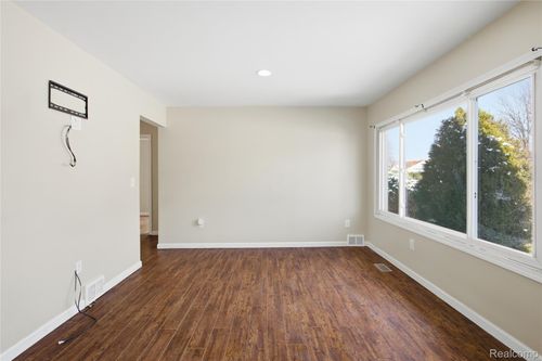 26301 Clancy St, Roseville, MI, 48066-3178 | Card Image