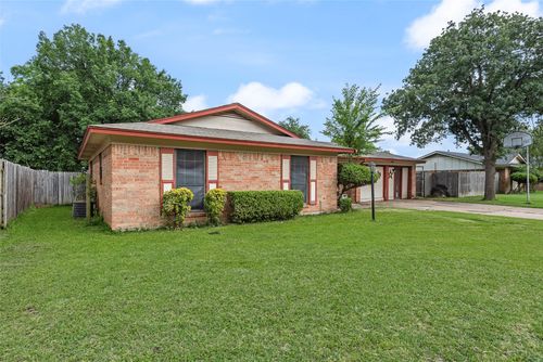 657 Sue Ann Ln, Burleson, TX, 76028-6535 | Card Image