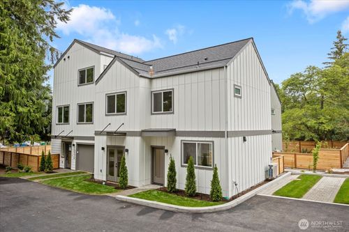 10326 B Ashworth Ave N, Seattle, WA, 98133 | Card Image