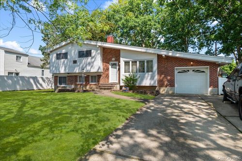 369 Central Ave, Deer Park, NY, 11729-4923 | Card Image