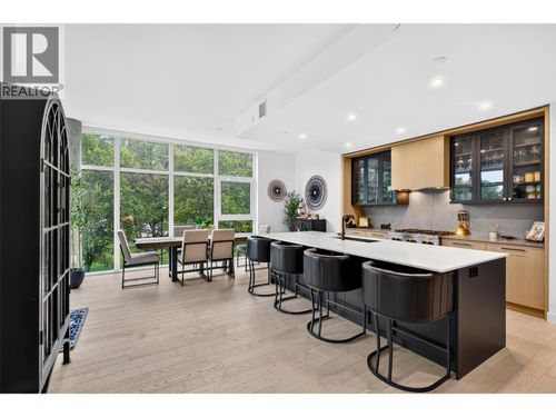 315 - 3389 Lakeshore Rd, Condo with 2 bedrooms, 2 bathrooms and 1 parking in Kelowna BC | Card Image