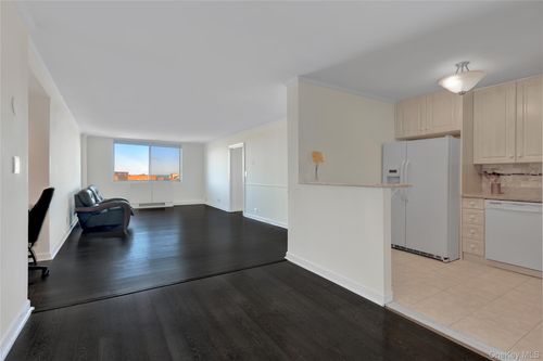 apt-7x-2 Bay Club Dr, Bayside, NY, 11360-2923 | Card Image