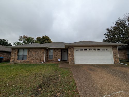 1909 Willow Vale Dr, Fort Worth, TX, 76134-4823 | Card Image