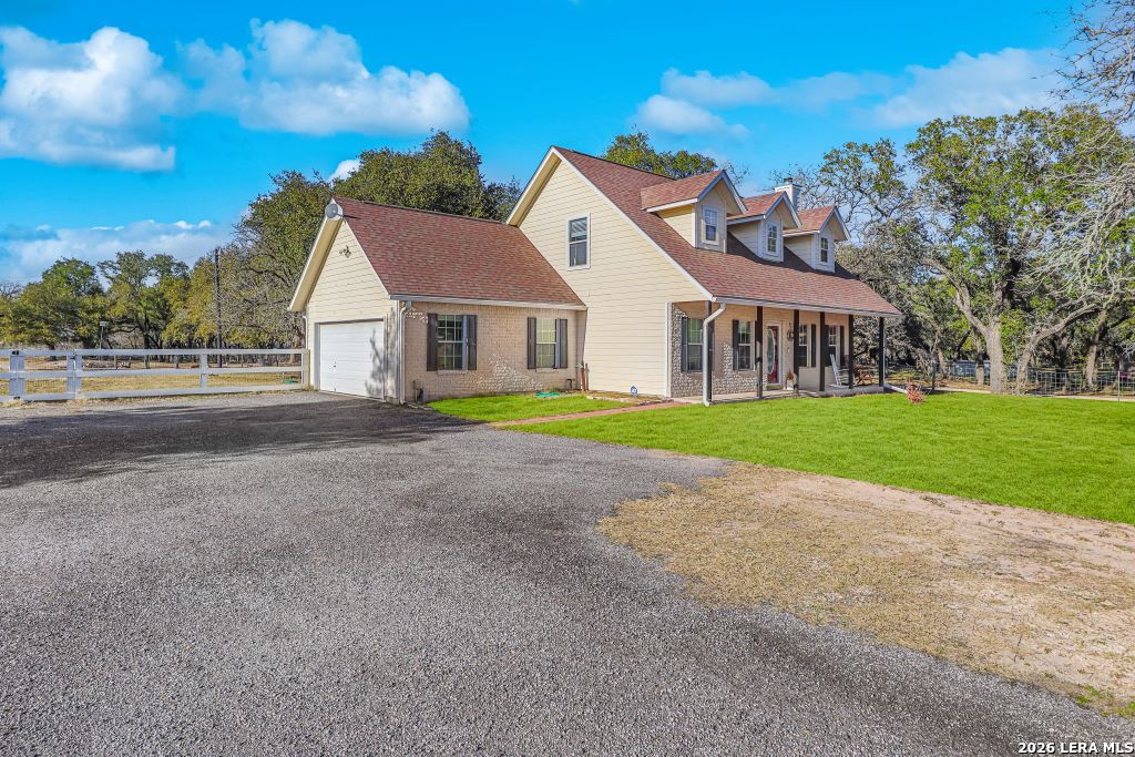Residential in Floresville