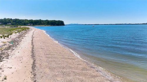 22 Messenger Ln, Sands Point, NY, 11050-1310 | Card Image