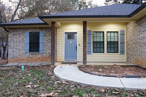 901 Lee St, Benton, LA, 71006-9575 | Card Image