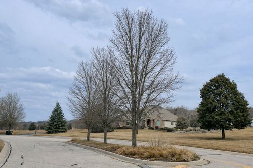 1852 Red Oak Ln, Spring Grove, IL, 60081-7916 | Card Image