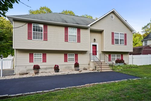 110 Quarry Rd, Milford, CT, 06460-2801 | Card Image