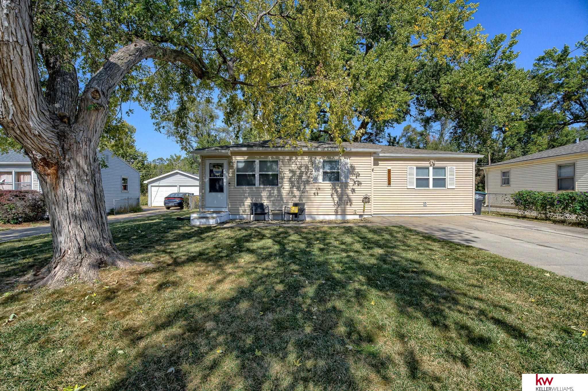 Buckingham Ave, Omaha, NE 68117