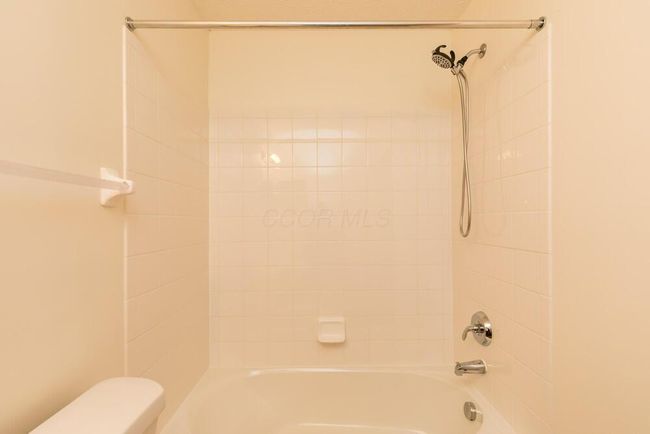 5975 Pennington Creek Dr, Condo with 3 bedrooms, 3 bathrooms and null parking in Dublin OH | Image 40