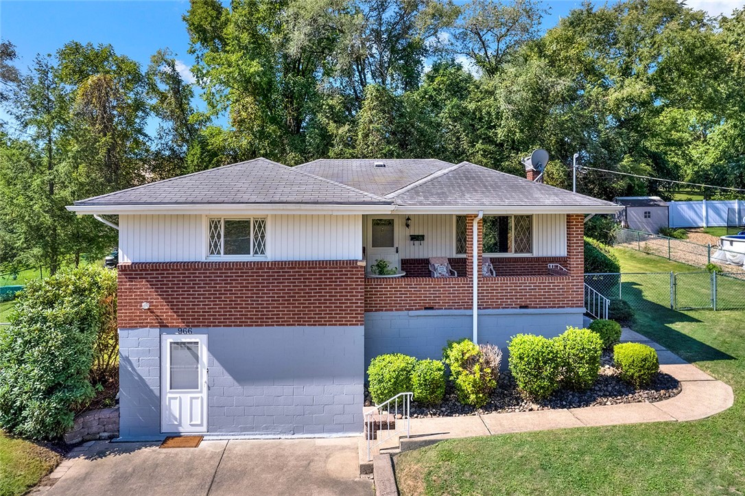 Pamela Dr, New Kensington, PA 15068