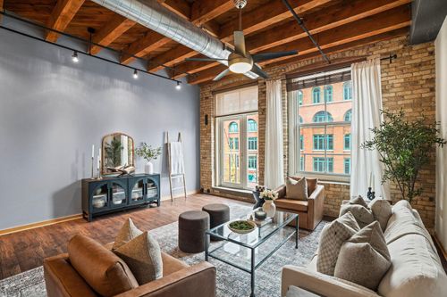 191 N Broadway, Milwaukee, WI, 53202-6030 | Card Image