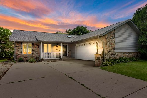 645 Estate Ct, Elkhorn, WI, 53121-2222 | Card Image