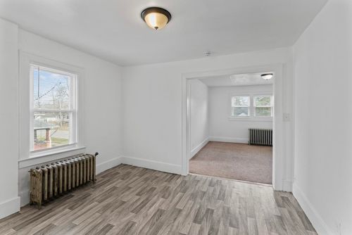 829 Clinton St, Flint, MI, 48507-2582 | Card Image