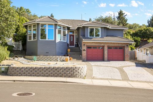 4388 Innsbruck Rdg, Medford, OR, 97504-9057 | Card Image