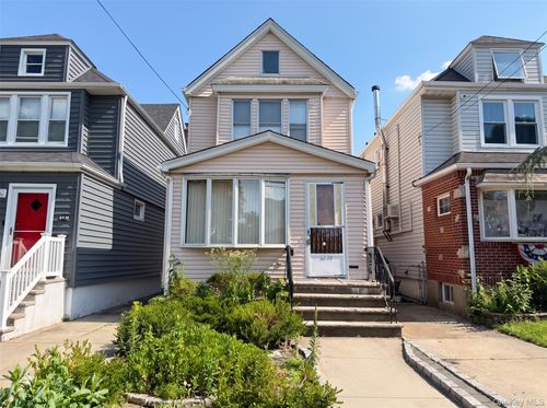 6424 80th Ave, Glendale, NY, 11385-6825 | Card Image