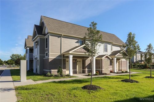 1123 Deer Lakes Dr, Amherst, NY, 14228-5421 | Card Image