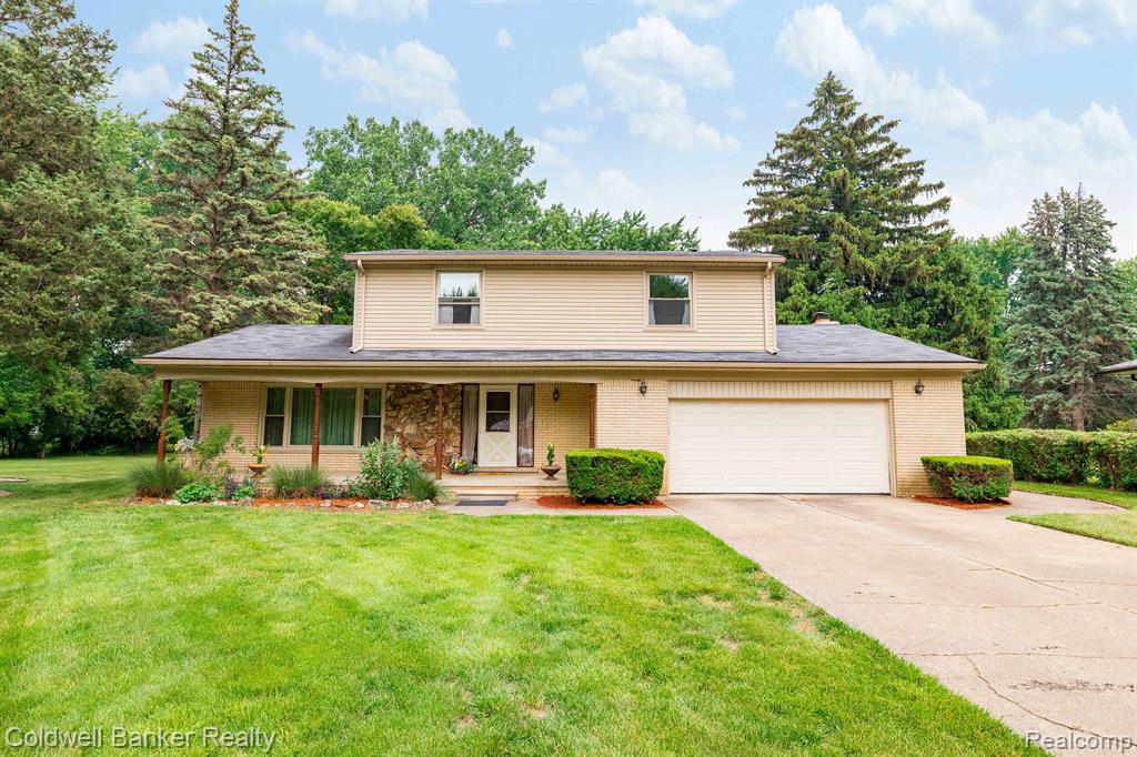 Warner Ct, Livonia, MI 48154