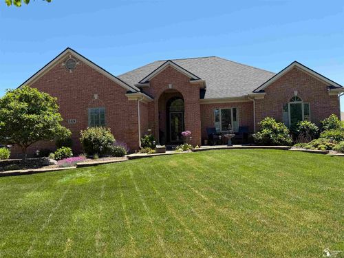 8424 Eagle Pointe Dr, Newport, MI, 48166-7811 | Card Image