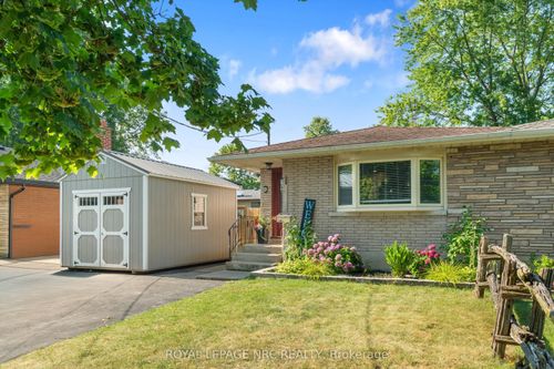 8 Lakehurst Dr, Saint Catharines, ON, L2N4C2 | Card Image
