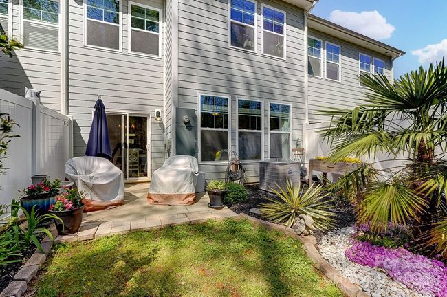 Wonderful landscaping. | Image 40