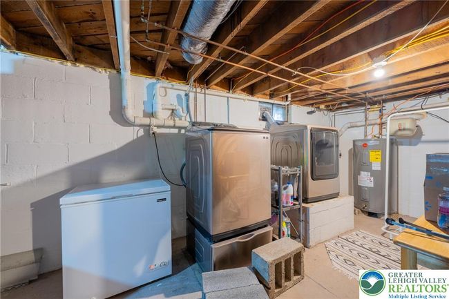7112 Howell Ter, House other with 4 bedrooms, 2 bathrooms and null parking in Stroudsburg PA | Image 25