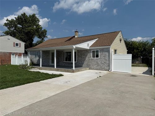 30486 Groveland St, Madison Heights, MI, 48071-2114 | Card Image