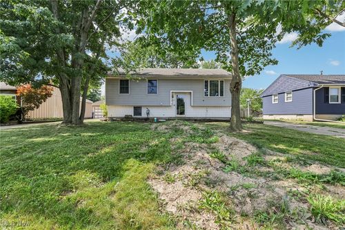2216 Eastlawn St, Lorain, OH, 44052-3222 | Card Image