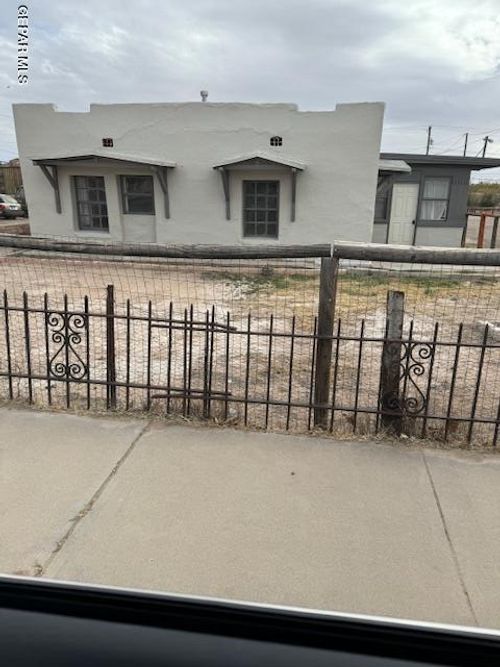 660 Mauer Rd, El Paso, TX, 79915-3253 | Card Image