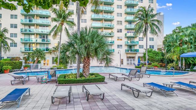 7 - 19390 Collins Ave, Condo with 2 bedrooms, 2 bathrooms and null parking in Sunny Isles Beach FL | Image 23